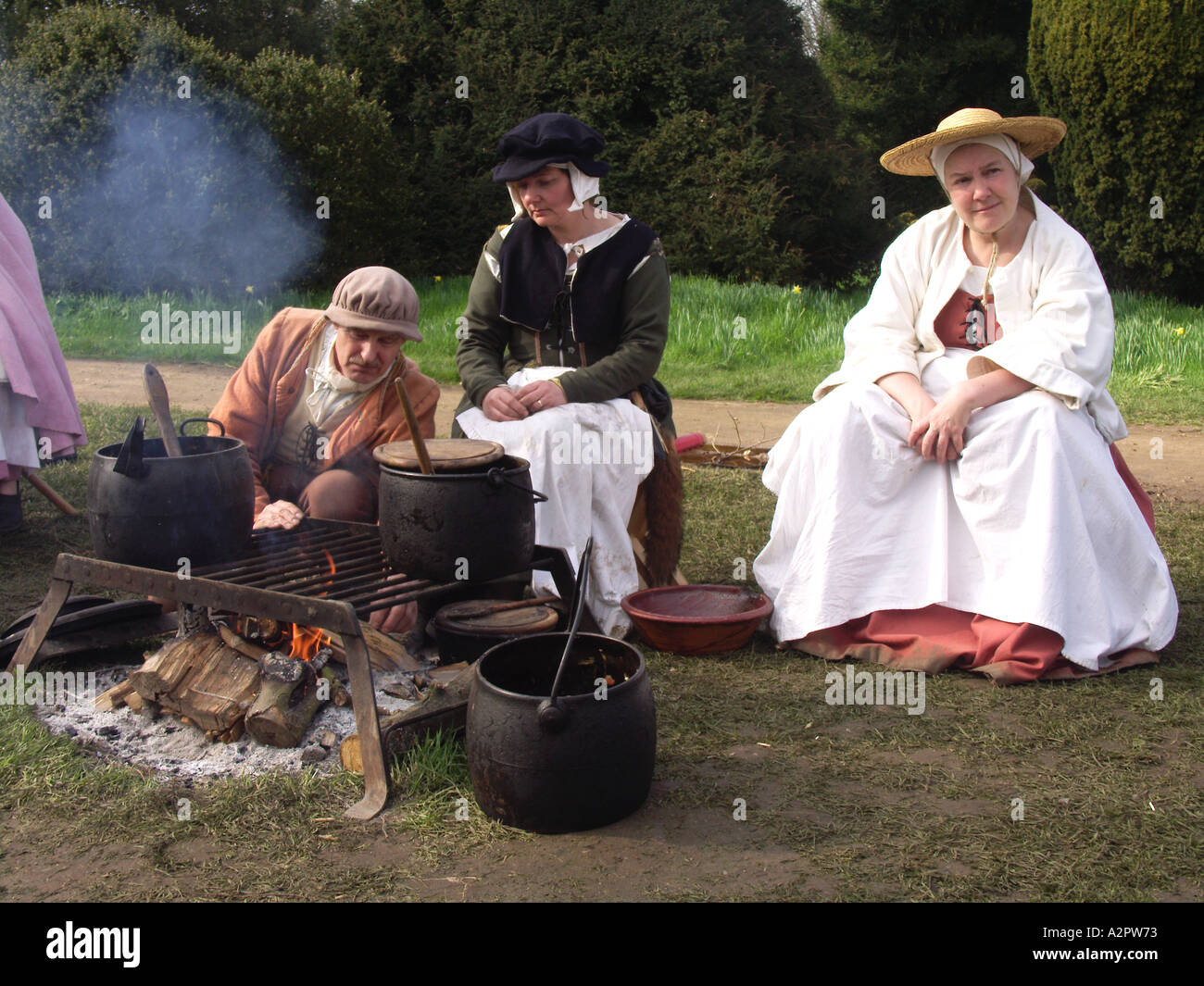 Kochen im freien Kentwell Hall Suffolk England Tudor re Erlass Stockfoto
