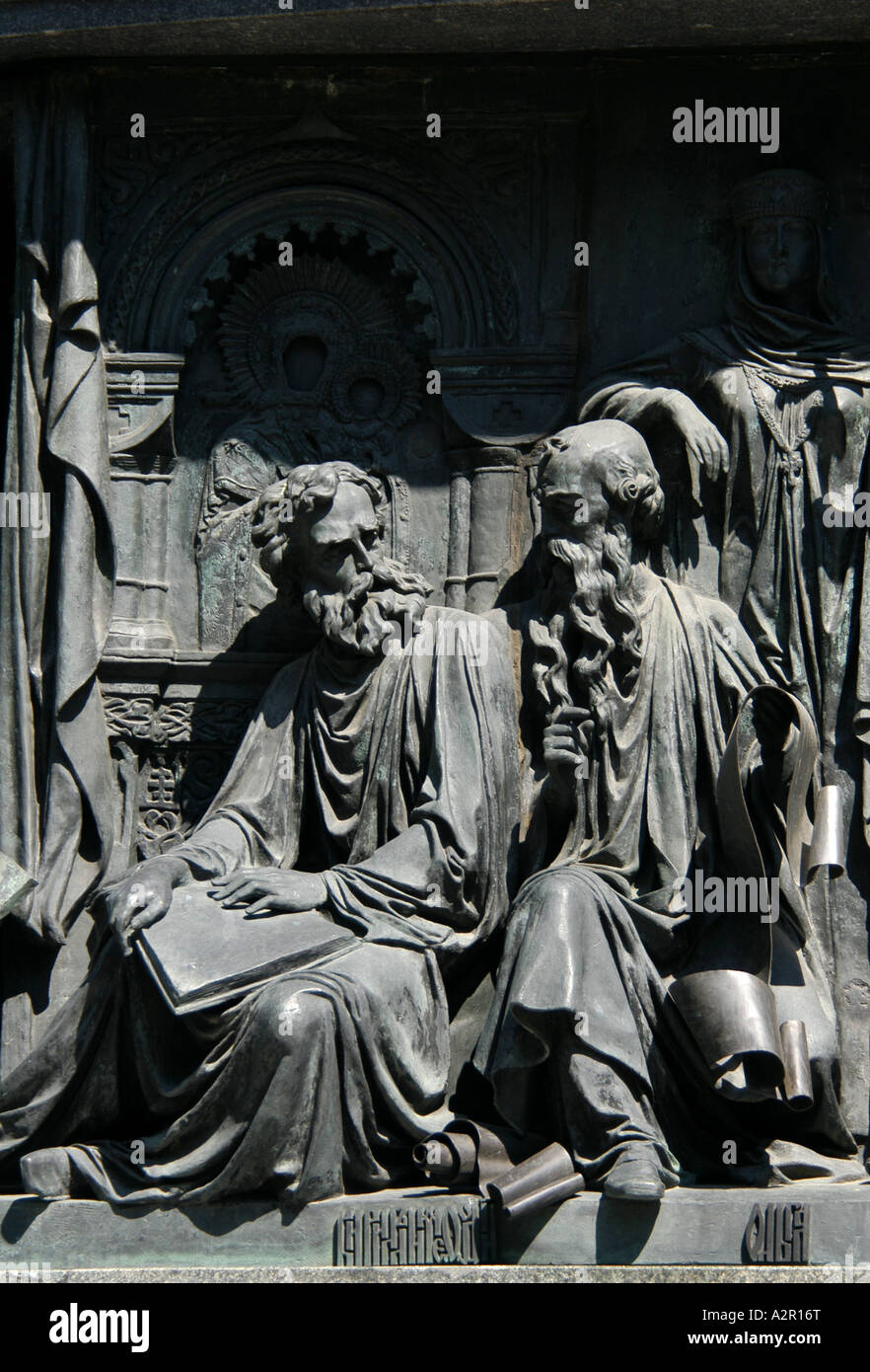St. Cyril und Methodius. Detail des Denkmals für die Millennium Russlands in Weliki Nowgorod, Russland Stockfoto