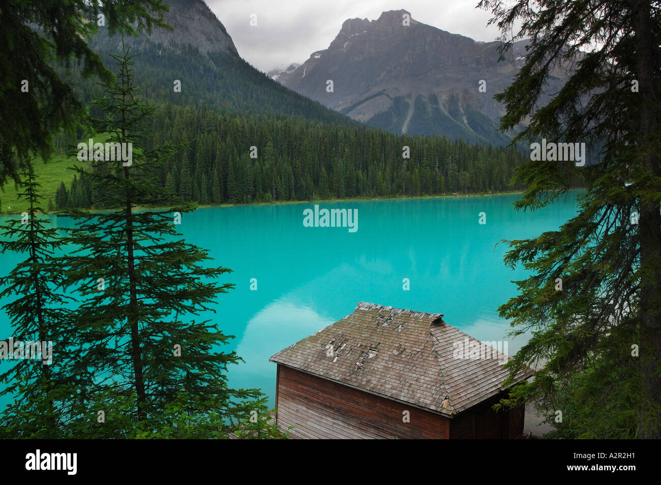 Verlassenes Bootshaus am Emerald Lake Rocky Mountains British Columbia Kanada Stockfoto Verlassenes Bootshaus am Emerald Lake Rocky Mountains British Columbia Kanada Stockfoto