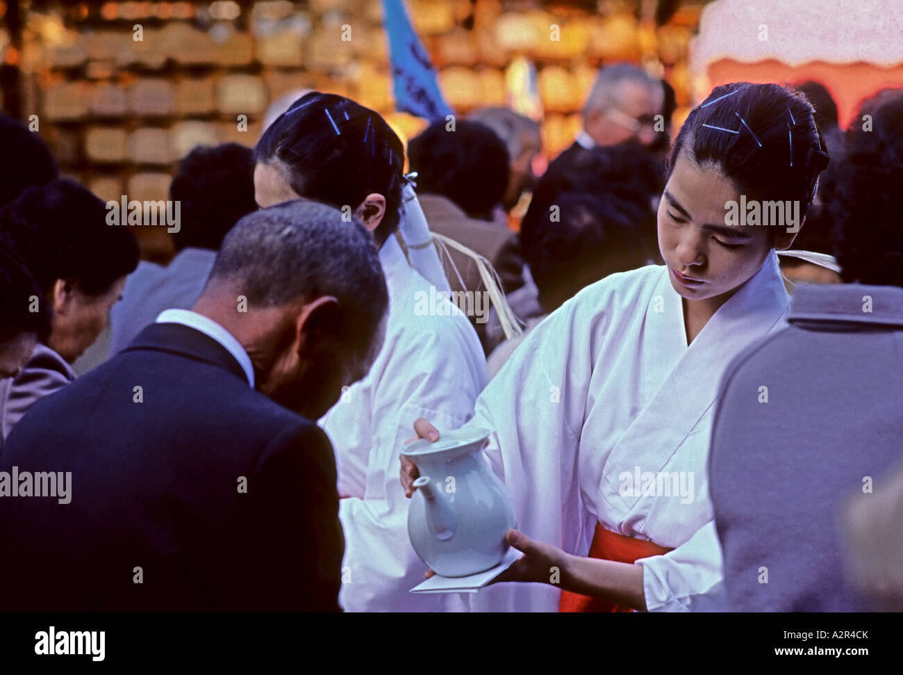 Pilger willkommen in Asakusa Kannon buddhistischen Tempel Tokio Japan Stockfoto