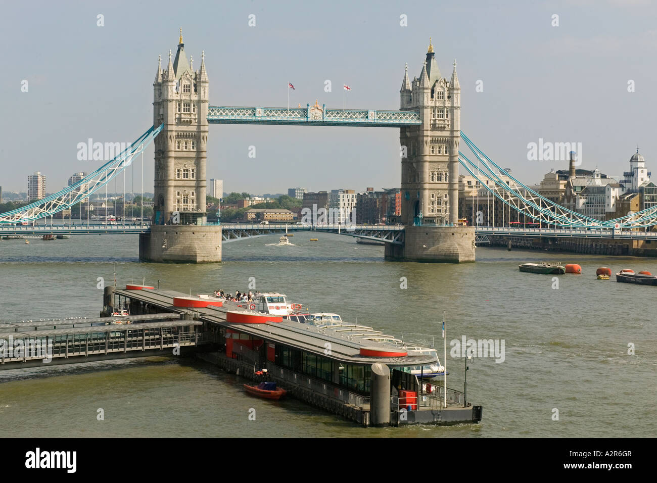 Tower Bridge und dem Fluss Themse London Stockfoto