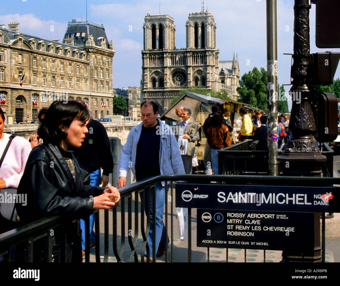 Metro saint Michel Paris Notre Dame Kathedrale Religion Paris Frankreich Französisch Stockfoto
