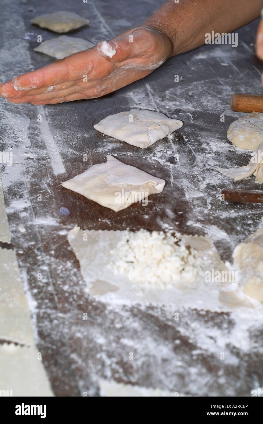 Traditioneller Käse Kuchen, genannt "Kaltsounia" oder "Kalitsounia" Stockfoto
