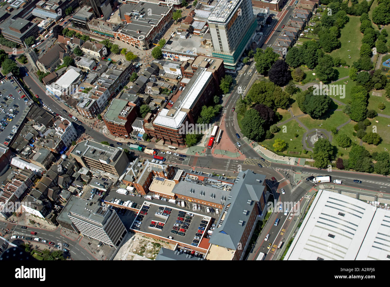 Schräge hochrangige Luftbild Norden westlich von Carshalton, Sutton mit Throwley Road und Manor Park London SM1 England 2005 Stockfoto