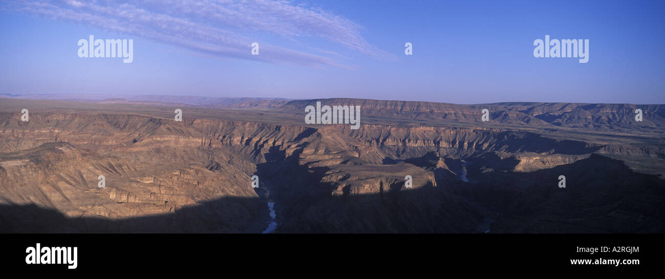 Namibia-Wasser fließt in Fish River Canyon das 2. größte Canyon-System in der Welt-Namibia Stockfoto