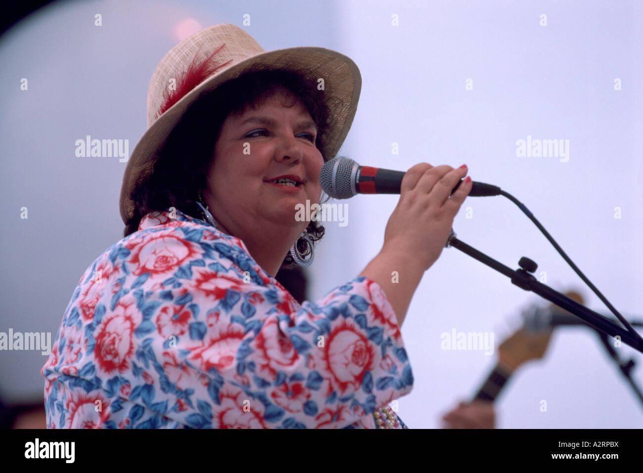 Rita MacNeil - kanadischen Country und Folk-Sängerin - singen auf der Bühne Stockfoto