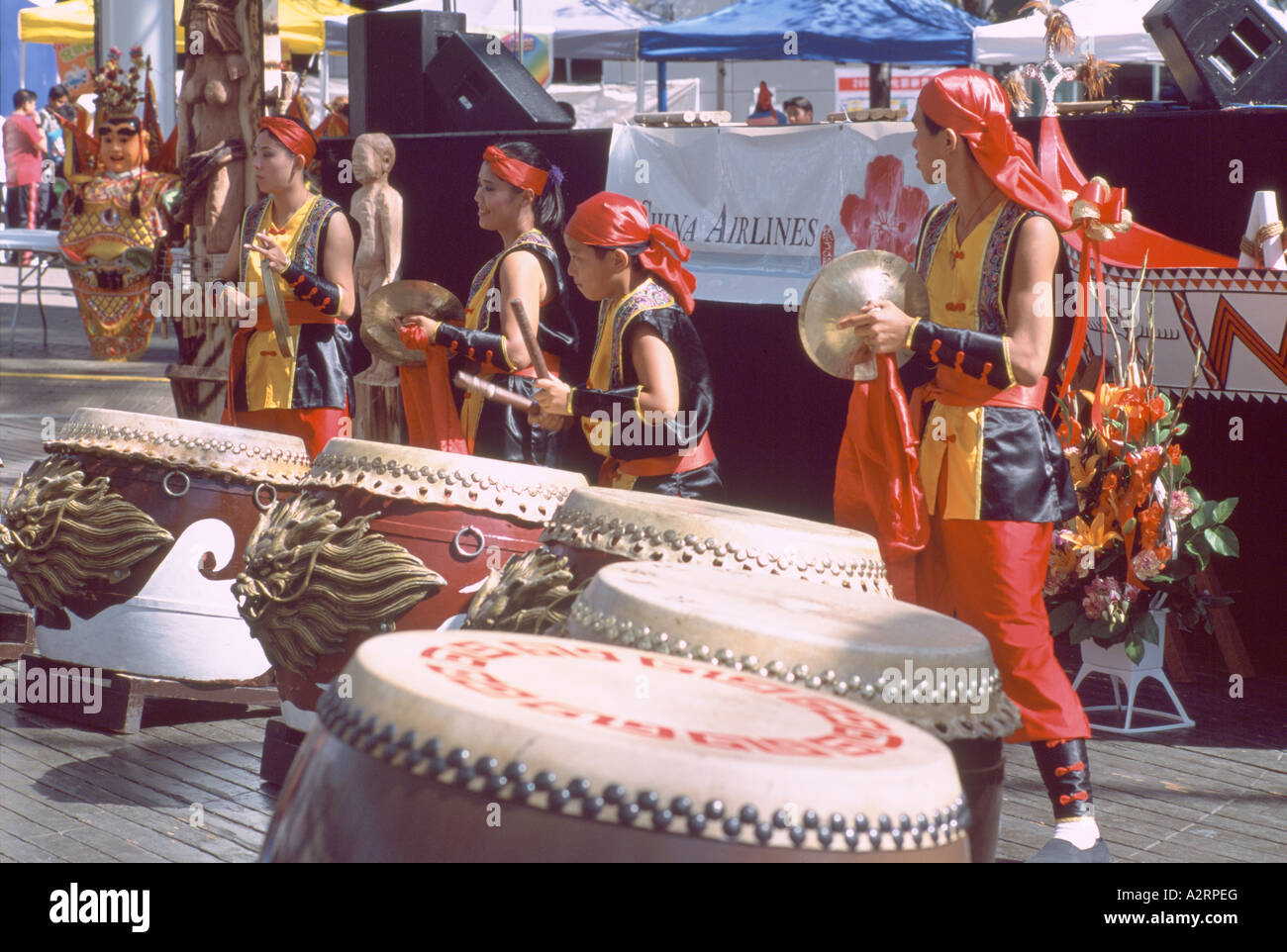 Taiko-Trommler aus Taiwan auf Taiko Trommeln / Wadaiko-Trommeln auf taiwanesische Kulturfestival, Vancouver, Britisch-Kolumbien, Kanada Stockfoto