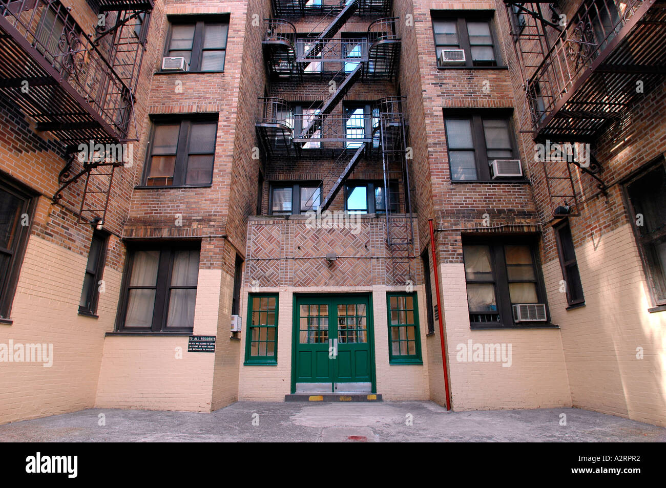 Eingang zu einem New Yorker Apartment bulding Stockfoto