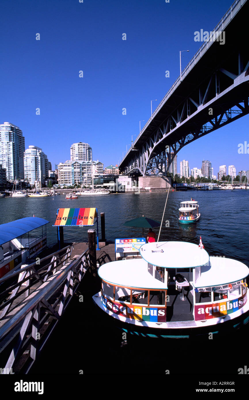 Aquabus Nachbarschaft Fähren im False Creek auf Granville Island in Stadt Vancouver British Columbia Kanada Stockfoto