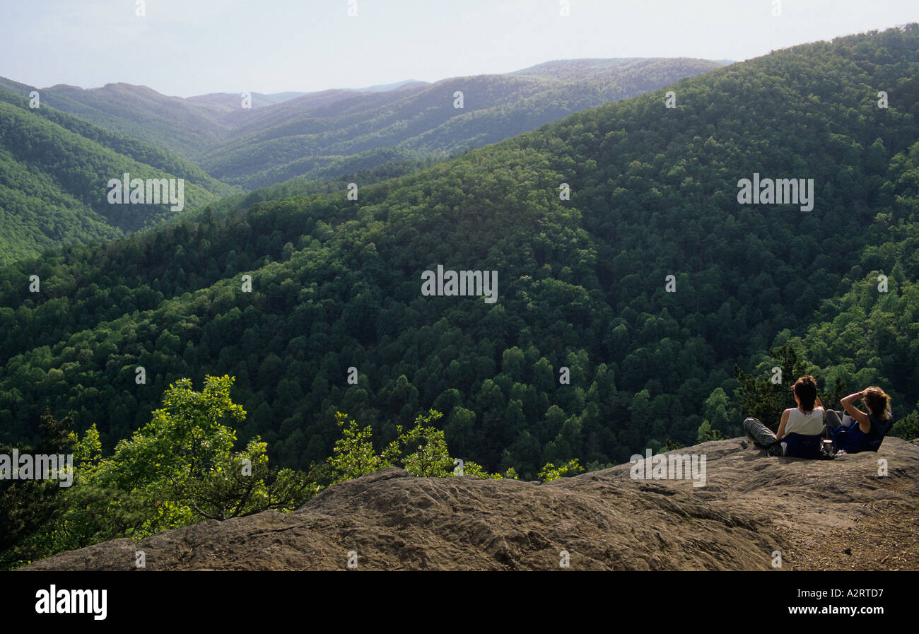 Virginia Blue Ridge Parkway zwanzig Minute Cliff Besucher nehmen im späten Nachmittag Ansicht Stockfoto