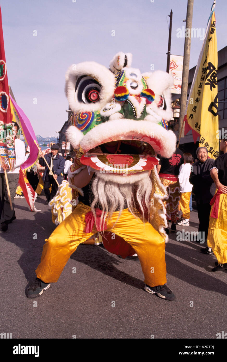 Chinesische Neujahr Löwentanz (aka Dragon Dance) bei Parade und Feier - Chinatown, Vancouver, BC, Britisch-Kolumbien, Kanada Stockfoto