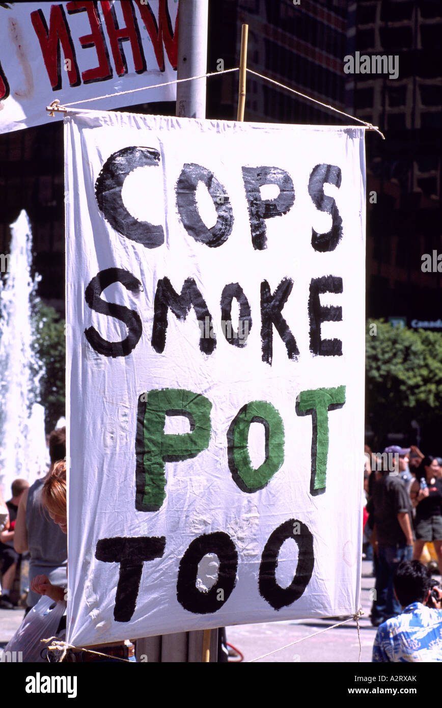 Cannabis-Tages-Rallye, Vancouver, BC, Britisch-Kolumbien, Kanada - Schild am Marihuana legalisieren / Topf Verwendung Demonstration Stockfoto