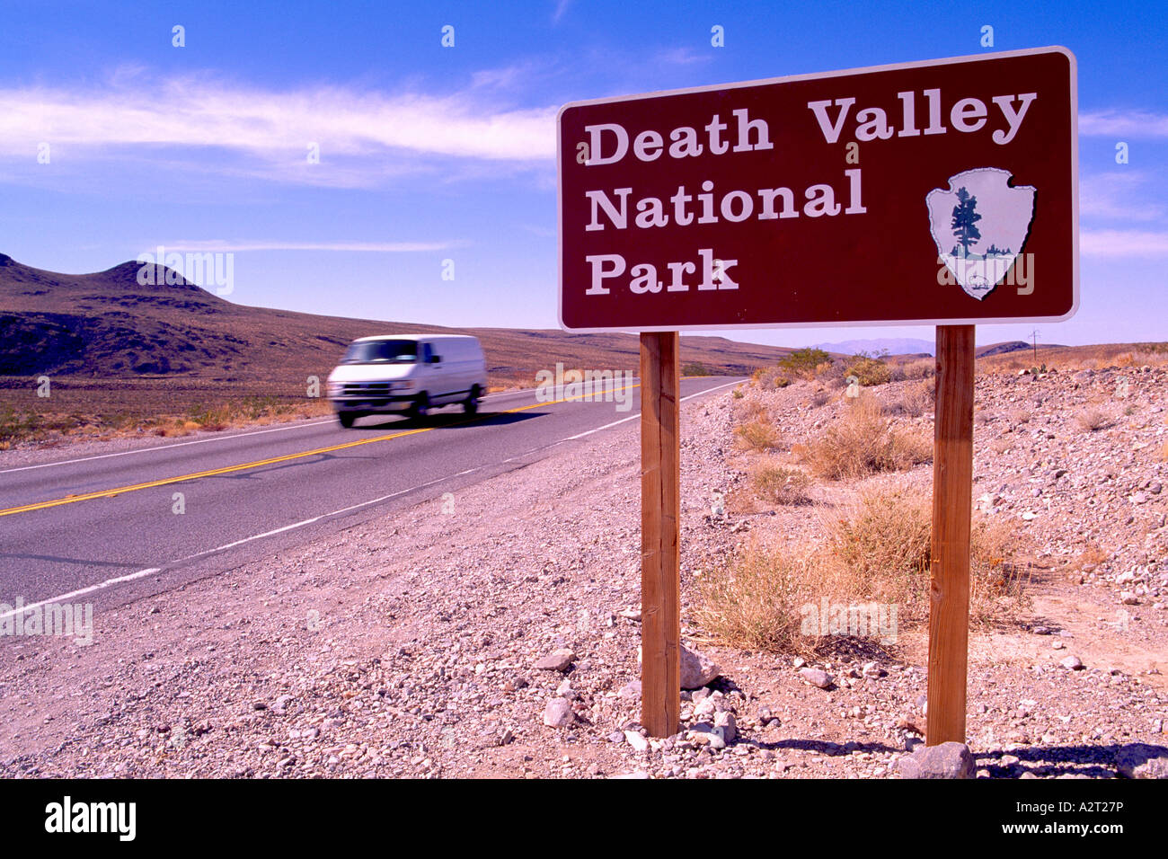 Am Straßenrand Zeichen begrüßen Reisende zum Death Valley National Park in Kalifornien Vereinigte Staaten Stockfoto