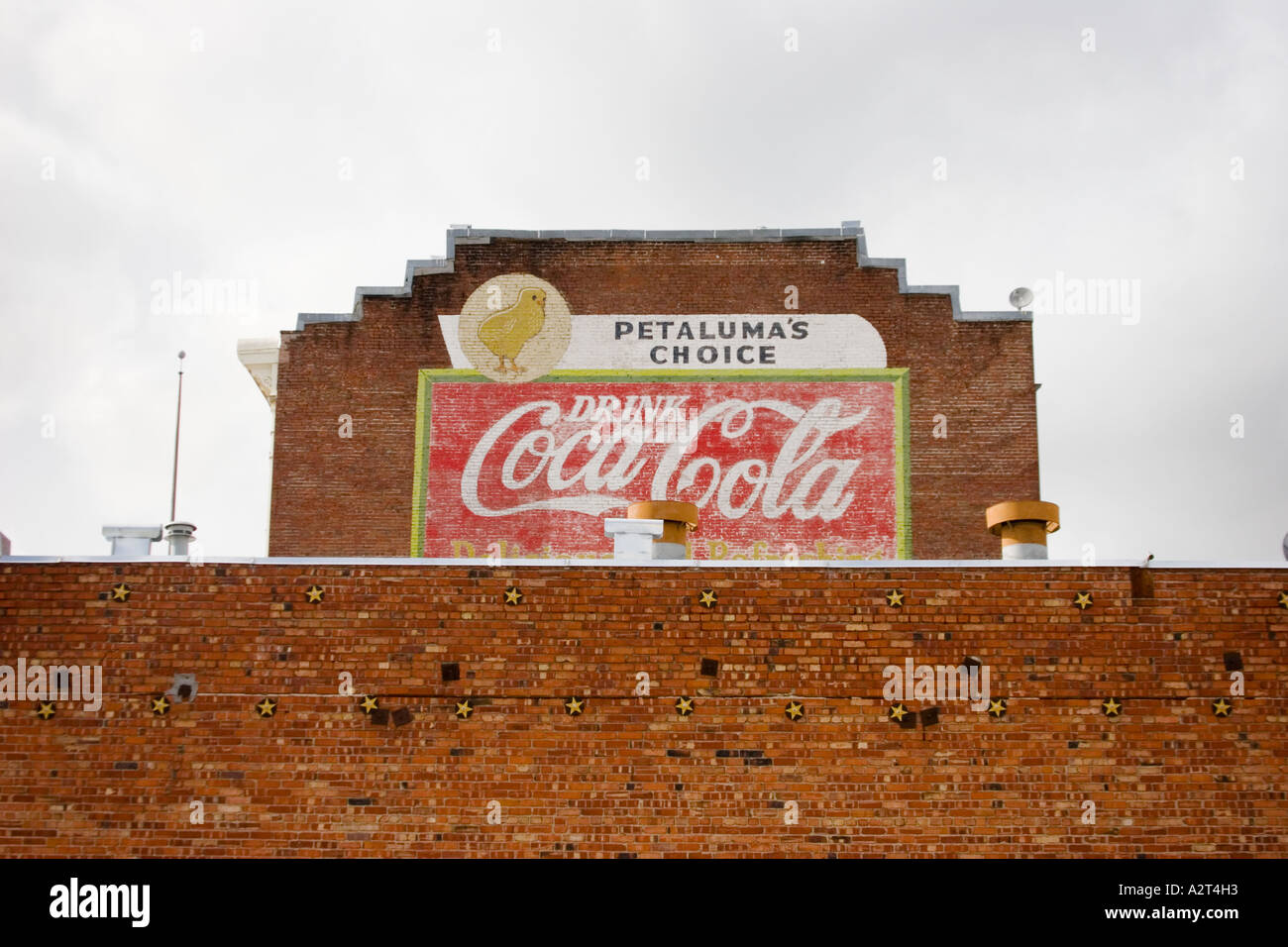 Coca Cola Werbung auf die gegenseitige Entlastung Gebäude Petaluma Sonoma County in Kalifornien Stockfoto