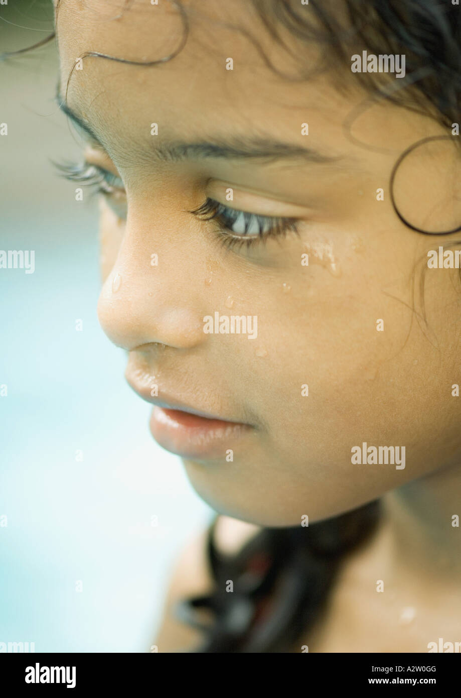 Mädchen das Gesicht, Nahaufnahme nass. Stockfoto