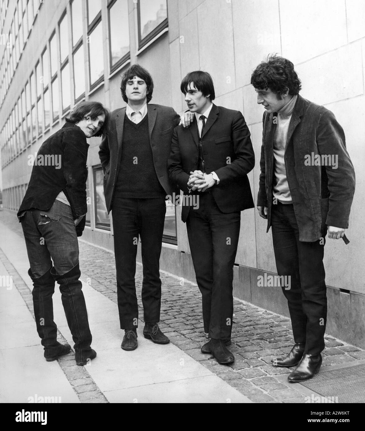 KINKS UK-pop-Gruppe im Jahre 1964 von links Dave Davies, Ray Davies, Mick Avory und Pete Quaife Stockfoto