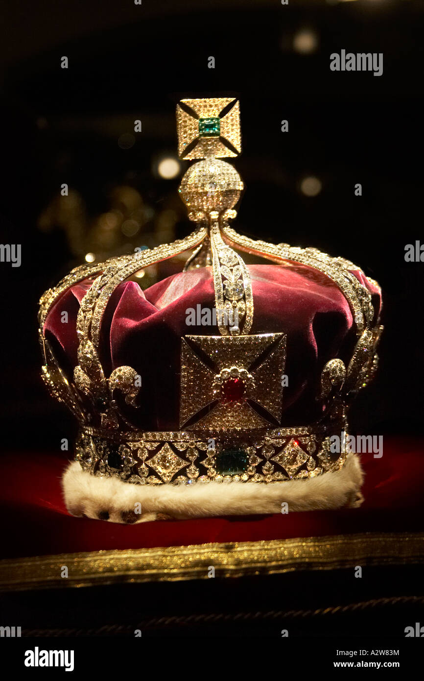 Kronjuwelen im Tower von London Stadt von London EC3 England historische  Wahrzeichen Stockfotografie - Alamy