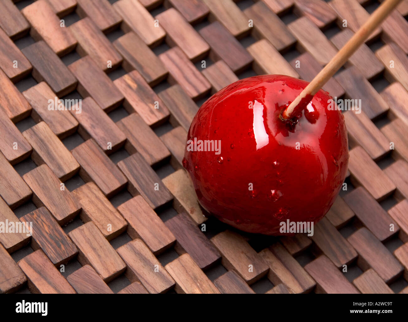 roten kandierten Apfel - Rote Liebesäpfel Stockfoto