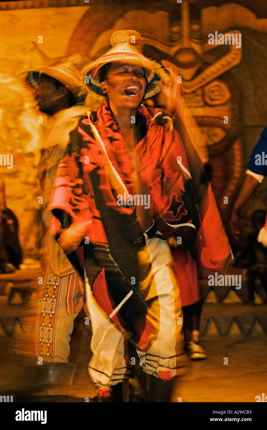Afrikanischer Tanz Lesedi Cultural Village Tanz und Gesang ist Teil des Lebensstils der afrikanischen Ureinwohner Südafrika Stockfoto