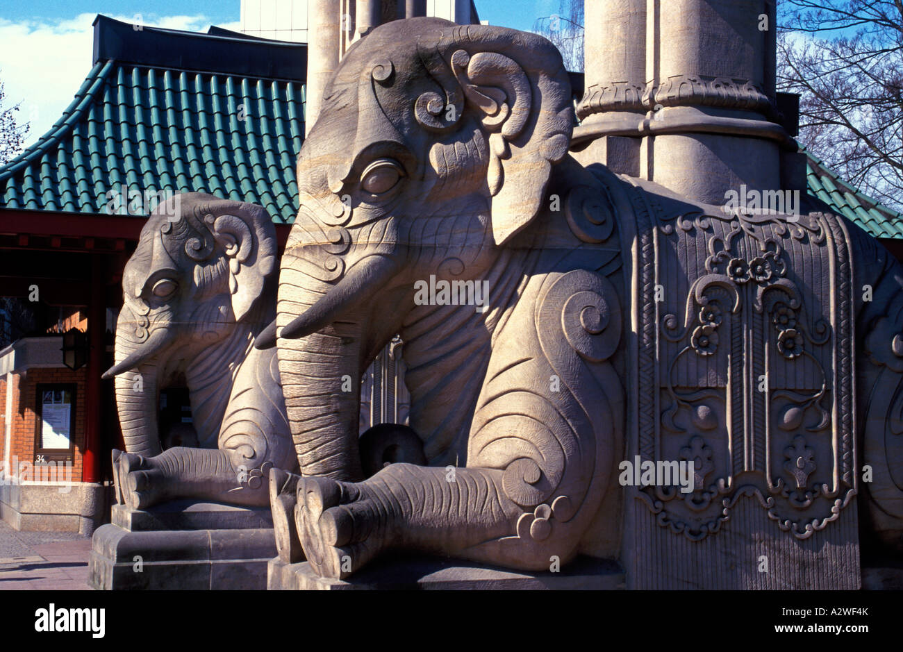 Deutschland Berlin die Tore Elefanten an den Zoologischen Garten Stockfoto