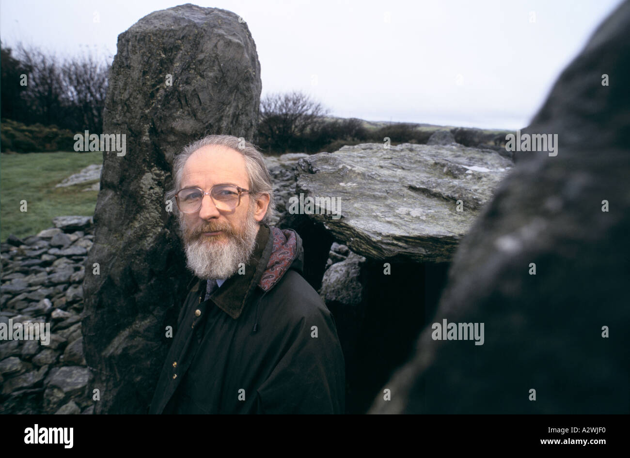 Porträt von David Kristall an der Grabkammer des trefignaeth Stockfoto