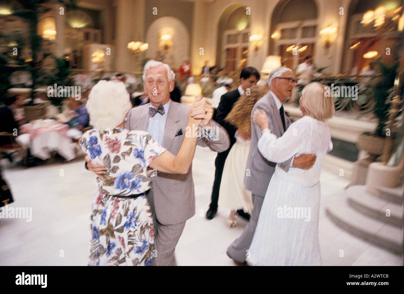 Tanztee im Waldorf Astoria London 1990 Stockfoto