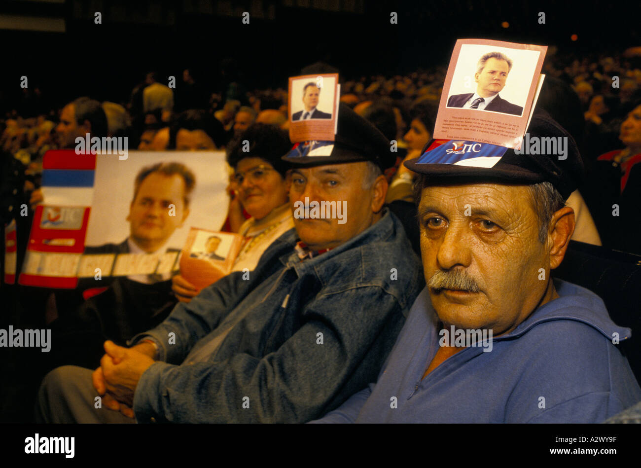 Anhänger von Präsident Milosovic an einer sozialistischen Partei Rallye, Dez. 1993. Stockfoto