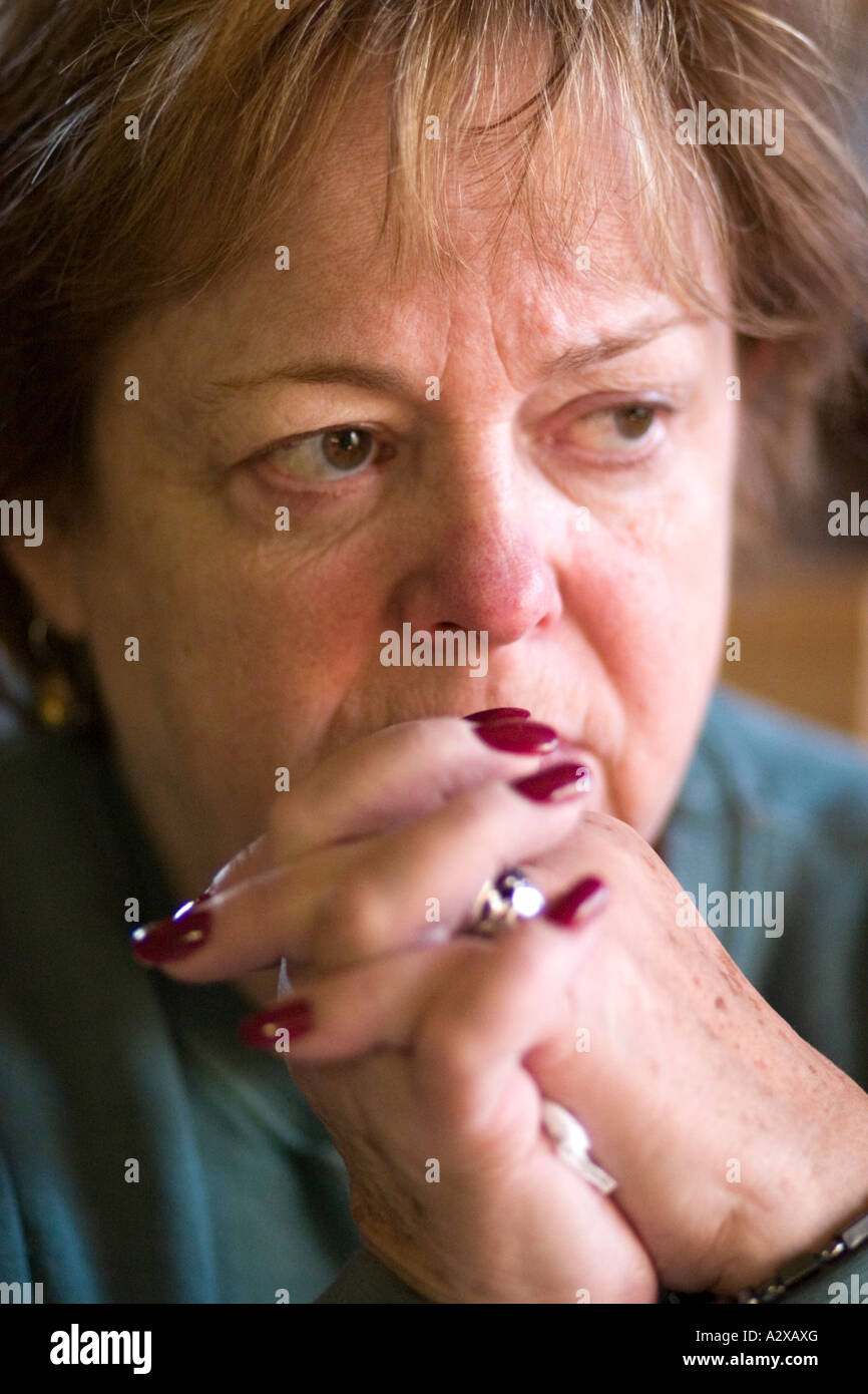 Frau Alter 64 tief in Gedanken. Kabel Wisconsin USA Stockfoto
