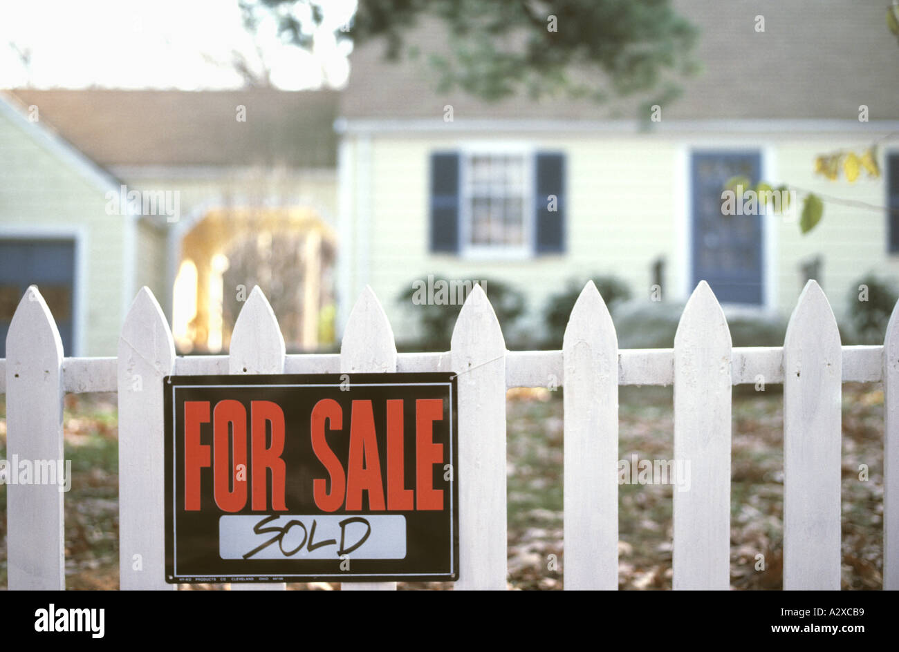 Für Verkaufsschild vor Haus Stockfoto