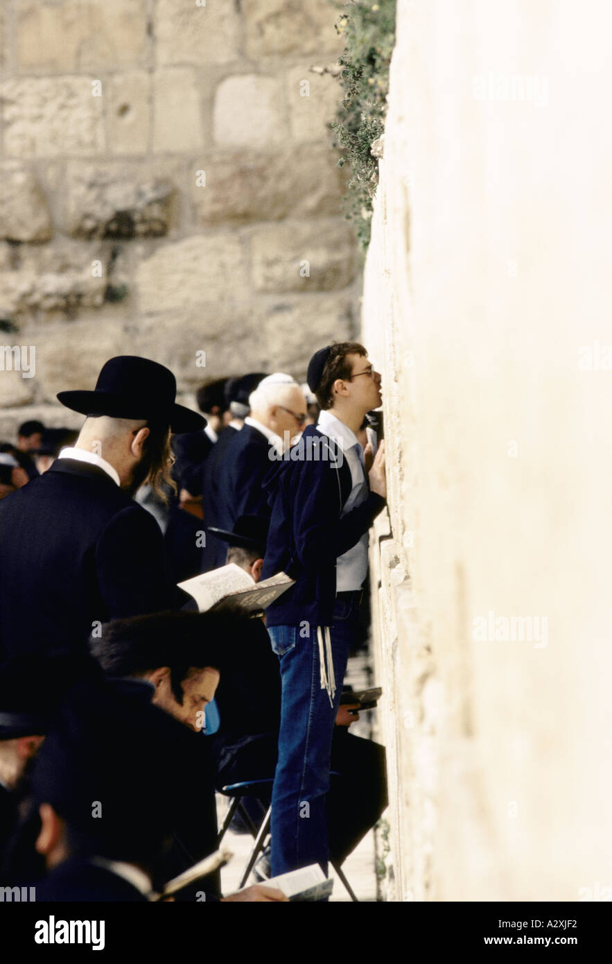 Gebet an der Klagemauer in Jerusalem 1983 Stockfoto