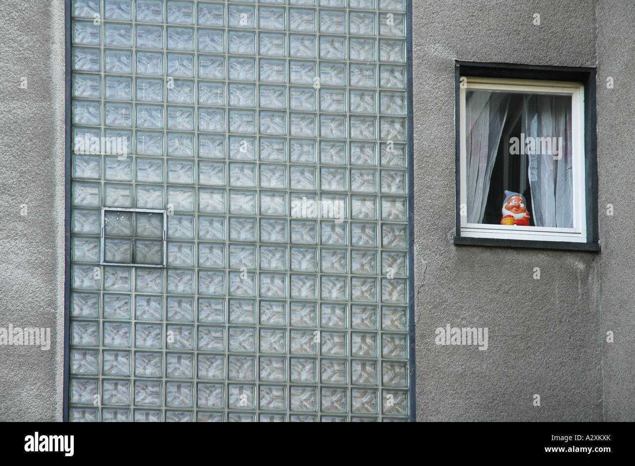Graue Wand mit Glasbausteinen Stockfoto, Bild: 10612650 - Alamy Graue Wand mit Glasbausteinen Stockfoto, Bild: 10612650 - Alamy