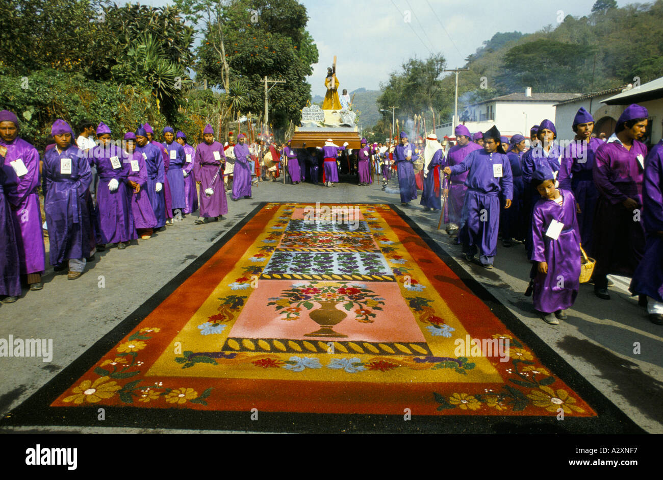 Guatemala Antigua Osterwoche Prozession Teppich aus Sägemehl mit Pigmenten eingefärbt Stockfoto