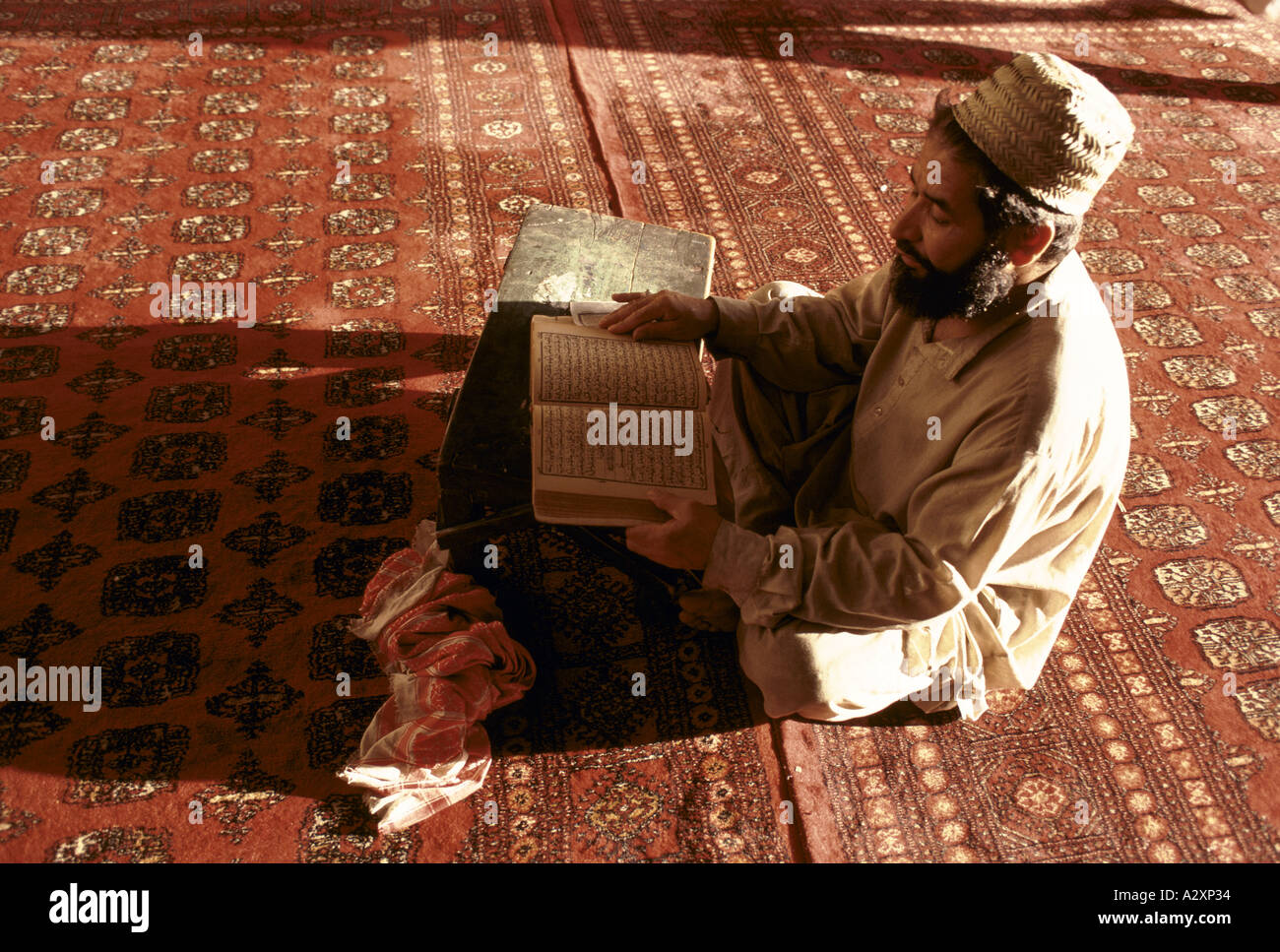 Studium der Koran, Badshahi Moschee, Lahore, Pakistan. Stockfoto