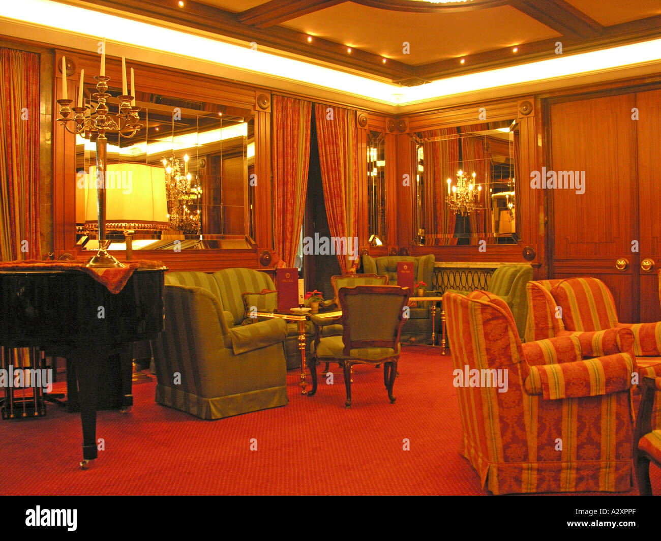 Salzburg das Hotel Sacher Salzburg Österreichischer Hof befindet sich im Herzen der Stadt Hotel Sacher Salzburg Schwarzst Stockfoto