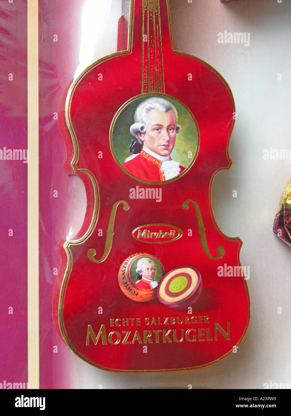 Die sehr bekannte und echten Salzburger Mozartkugeln von Mirabell ...