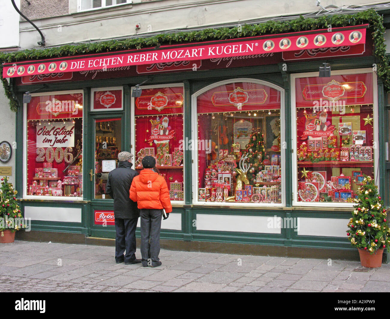 Reber mozartkugeln shop salzburg Fotos und Bildmaterial in hoher