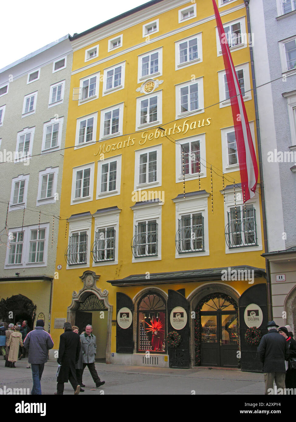 Salzburg Getreidegasse Nr 9 Ist Dass Mozarts Geburtshaus In Der Wolfgang Amadeus Mozart Am 27 Januar 1756 Geboren Wurde 5 12 1791 In Gestorben Stockfotografie Alamy