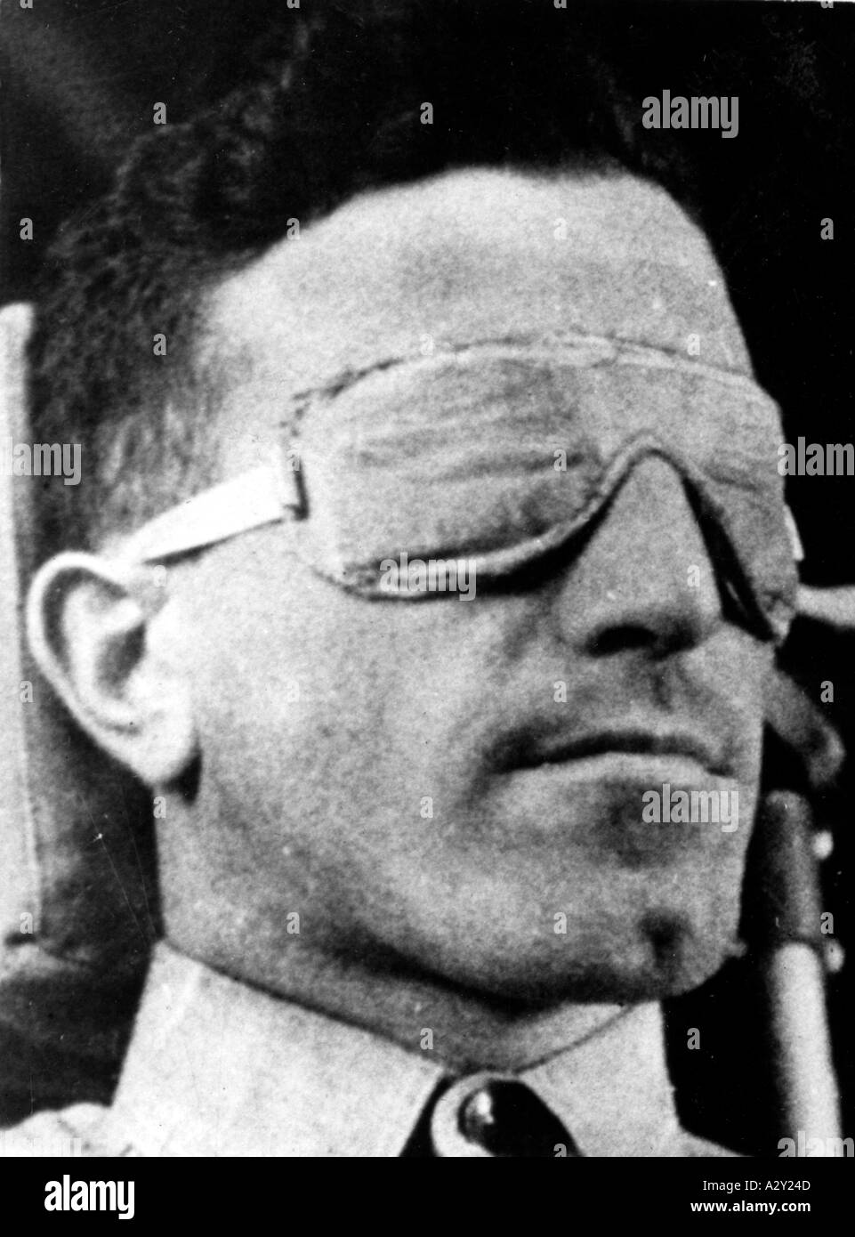 Dieses Experiment im Windkanal auf der Basis der American Navy in Philadelphia simuliert die Belastungen, denen ein Pilot ausgesetzt ist im Falle einer Notfallrettung würde das Foto den Zustand des Probanden vor dem sichtbar machen Experiment zu den Verzerrungen durch einen Luftstrom von 325 mph 524 km/h Dieses Experiment im Windkanal des amerikanischen Marinestuetzpunkts in Philadelphia simuliert die Belastung eines Piloten der Schleudersitz eines Flugzeugs betaetigen muss die Aufnahmen dokumentieren den Zustand des Probanden vor dem Versuch bis hin zu den Verzerrungen unter Einwirkung eines Stockfoto