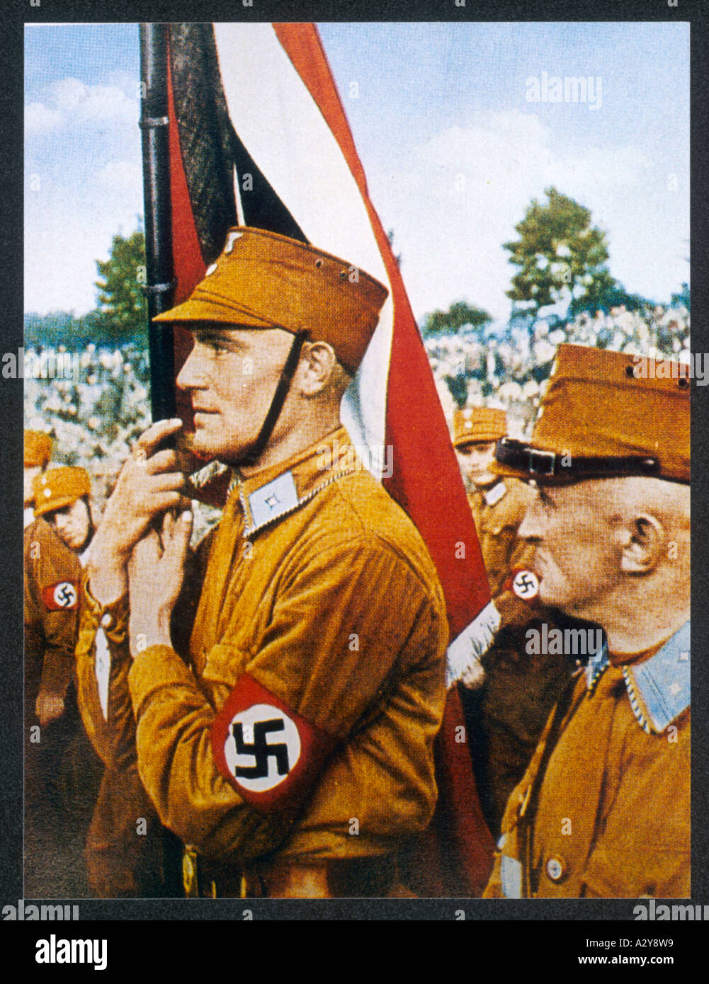 Nazi SA-Mann und Flagge Stockfoto