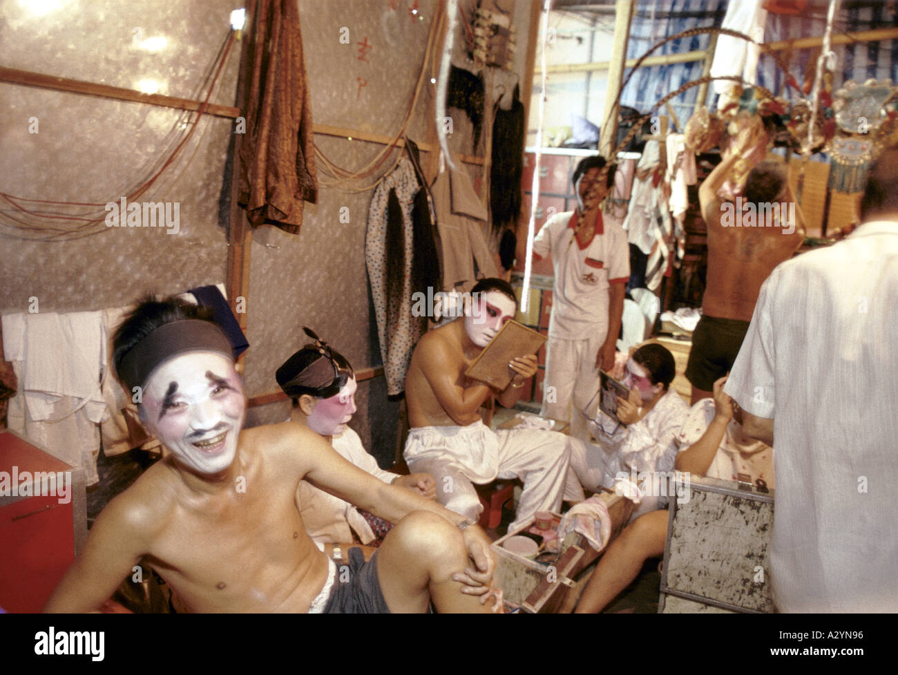 Hinter den Kulissen der einen chinesischen Reisenden Opera Company Durchführung in China Town in Bangkok, Thailand Stockfoto