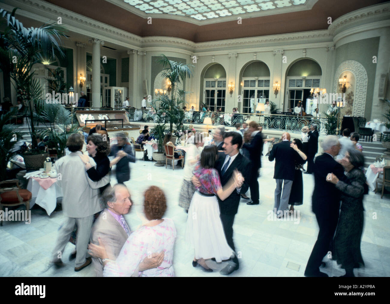 Tanztee im Waldorf Astoria london Stockfoto