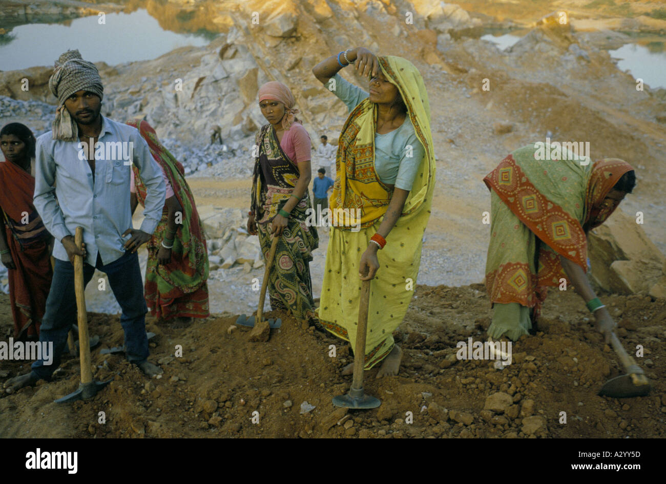 Dorf von gebundenen Arbeiter Stein Steinbrüche nr Delhi Indien 1991 Stockfoto