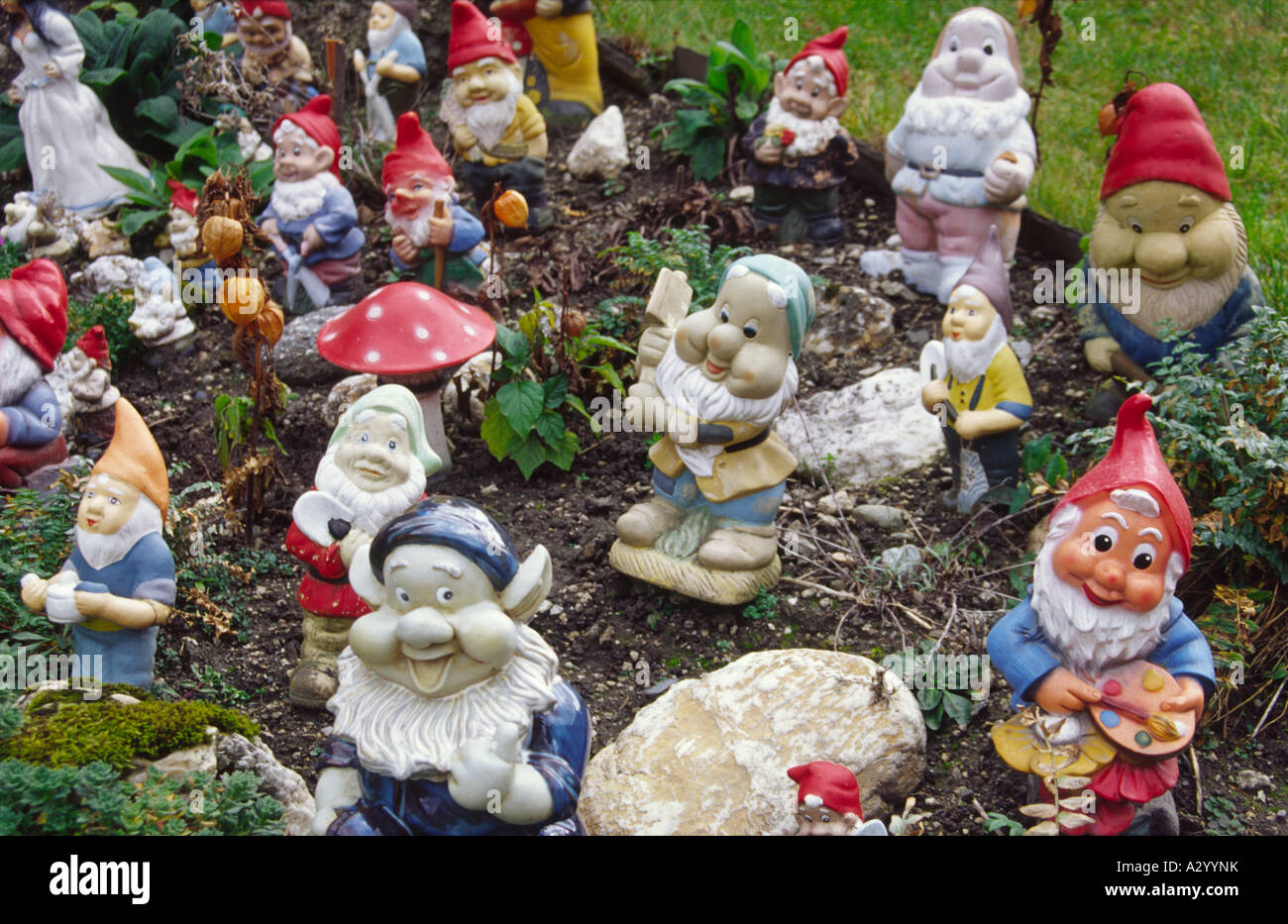 Group Of Garden Gnomes Stockfotos und -bilder Kaufen - Alamy
