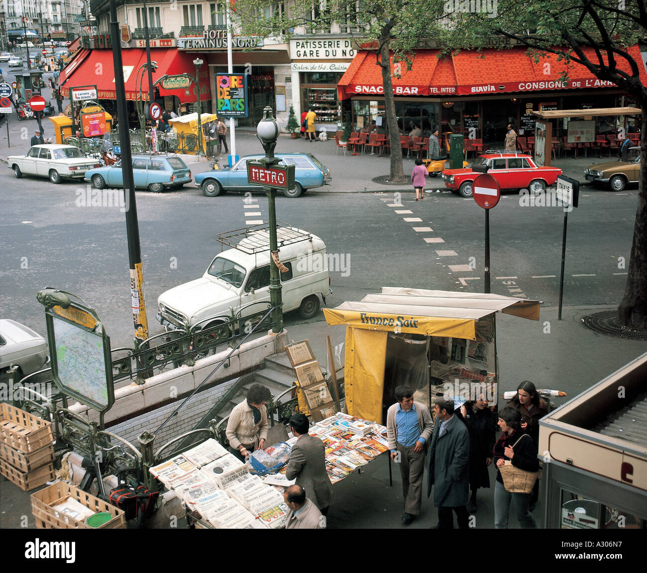 Stadt, Straße, städtische Straße, einspurige Straße, priva Stockfoto