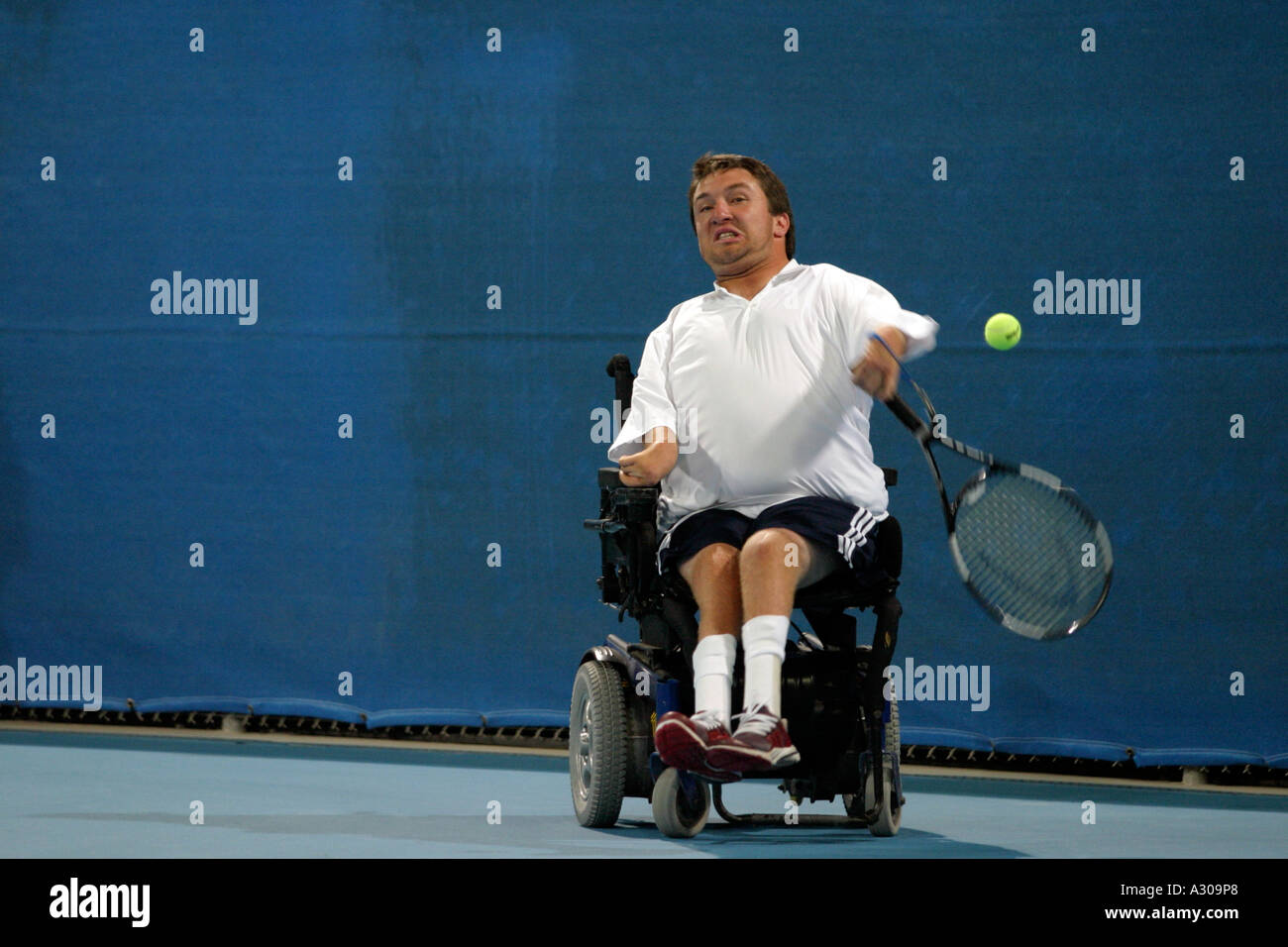 Nick Taylor aus den USA konkurriert in der gemischten Quad Rollstuhl Tennis Turnier Bronze Medaille Einzel in Athen 2004 Stockfoto