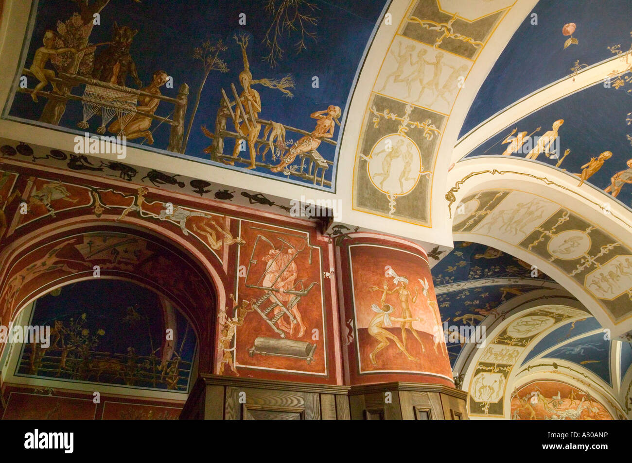 Universität Vilnius, die gewölbte Decke verziert mit Wandbild Litauen