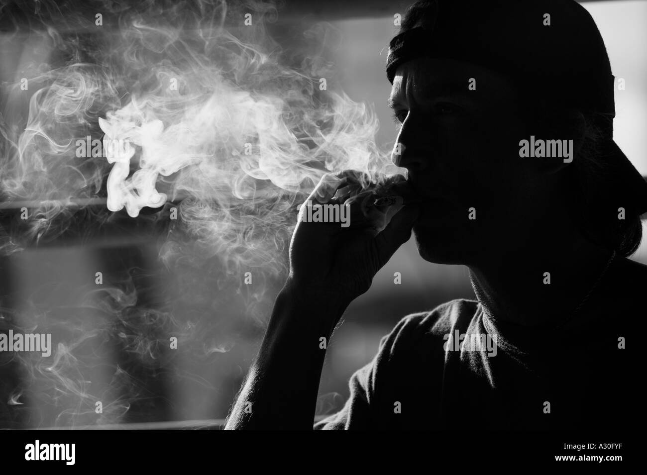 Mann Rauchen Zigarette Stockfoto