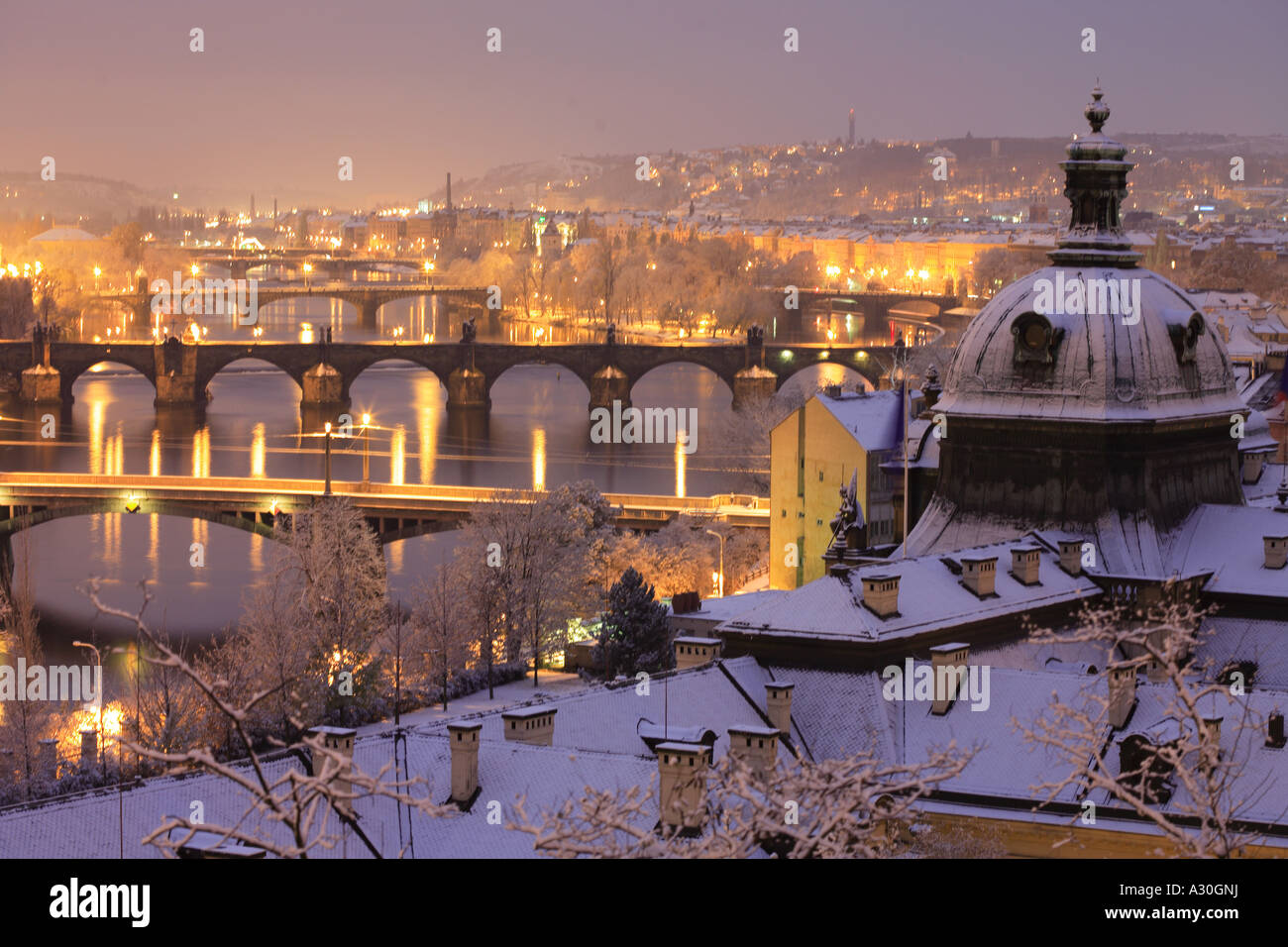 Blick auf Prag von Letna Park im Winter, Tschechische Republik, Europa Stockfoto