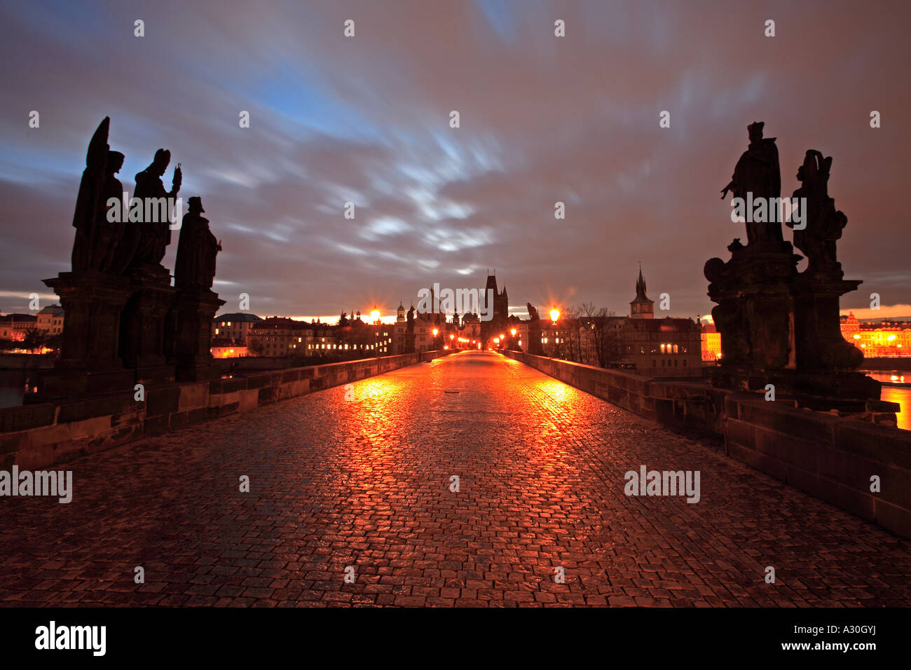 Dawn Sonnenaufgang Karlsbrücke Prag Tschechische Republik Europa Stockfoto
