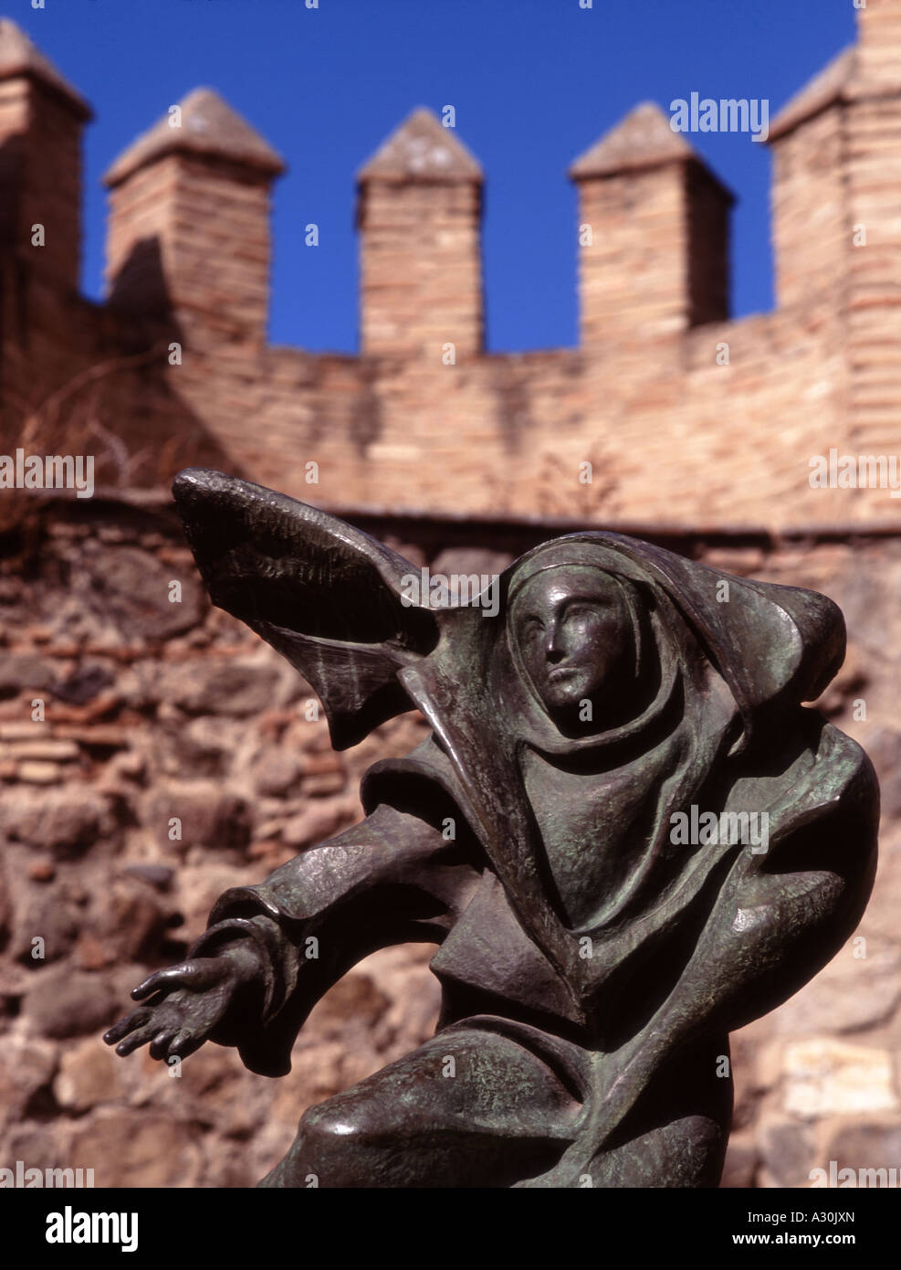 Toledo, Kastilien-La Mancha, Spanien. Plaza de Santa Teresa Jesus. Statue - St. Teresa Stockfoto